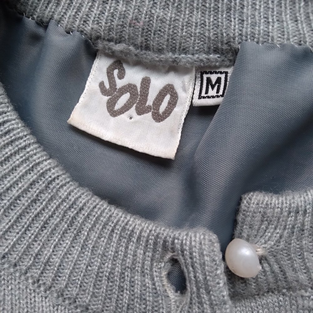 Vintage Grey Knit with Floral Embroidery Cardigan Crew Neck & Pearl Buttons Sz M - Picture 5 of 9